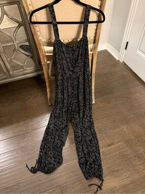 Universal Thread Black Floral-Print Wide-Leg Jumpsuit